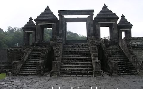 Candi Ratu Boko yang megah dan damai